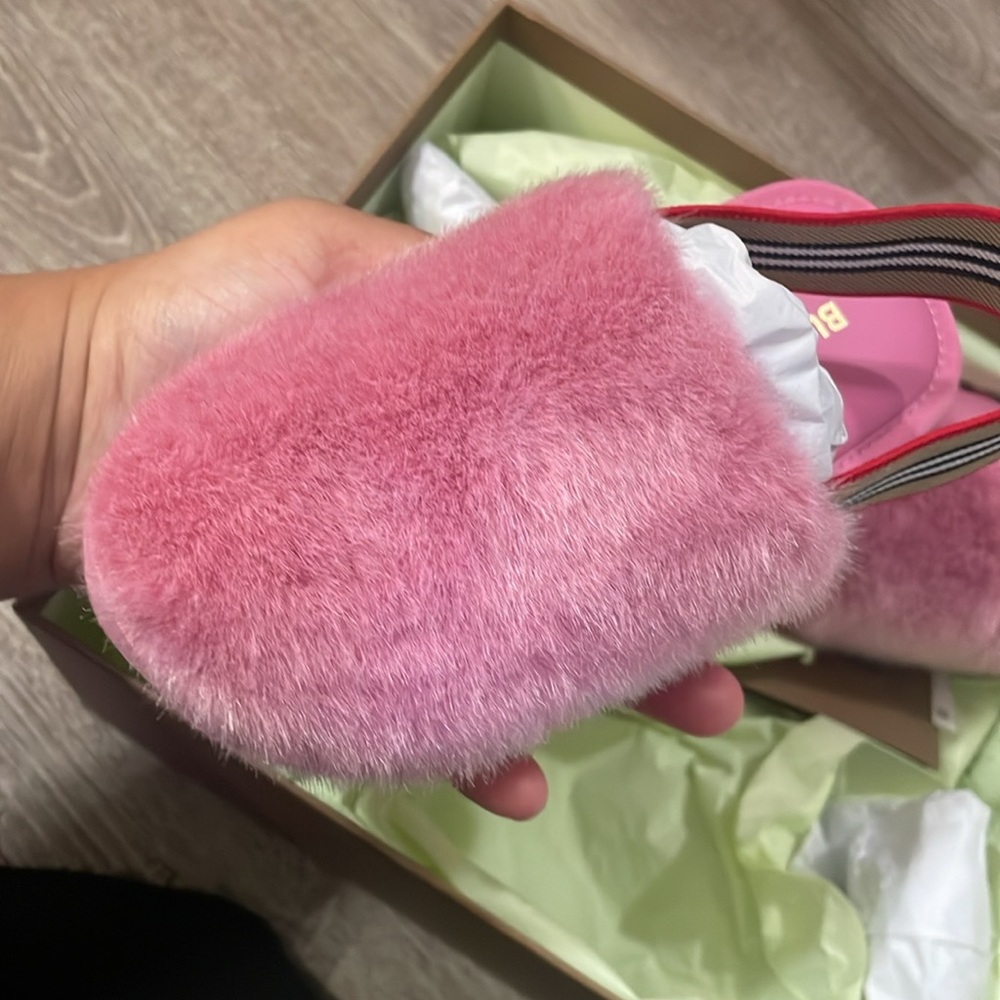 Pink fluffy slides Burberry